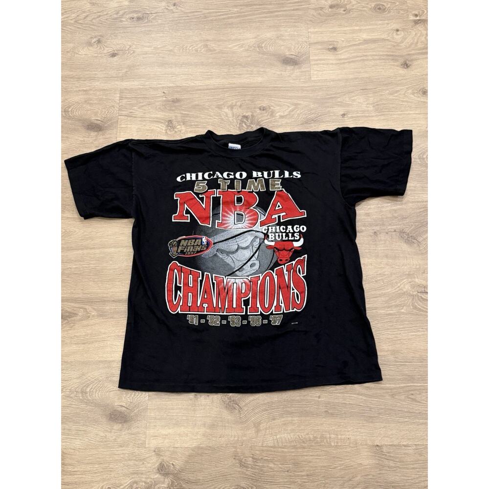 Vintage 90s Chicago Bulls 5 Time NBA Champion T-Shirt Titles 91 92 93 96 97